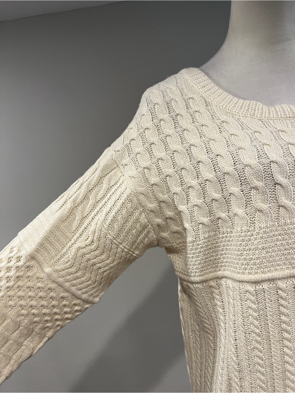 Cozy Co Classic Cream Cable Knit oversized Sweater size large - Picture 3 of 12
